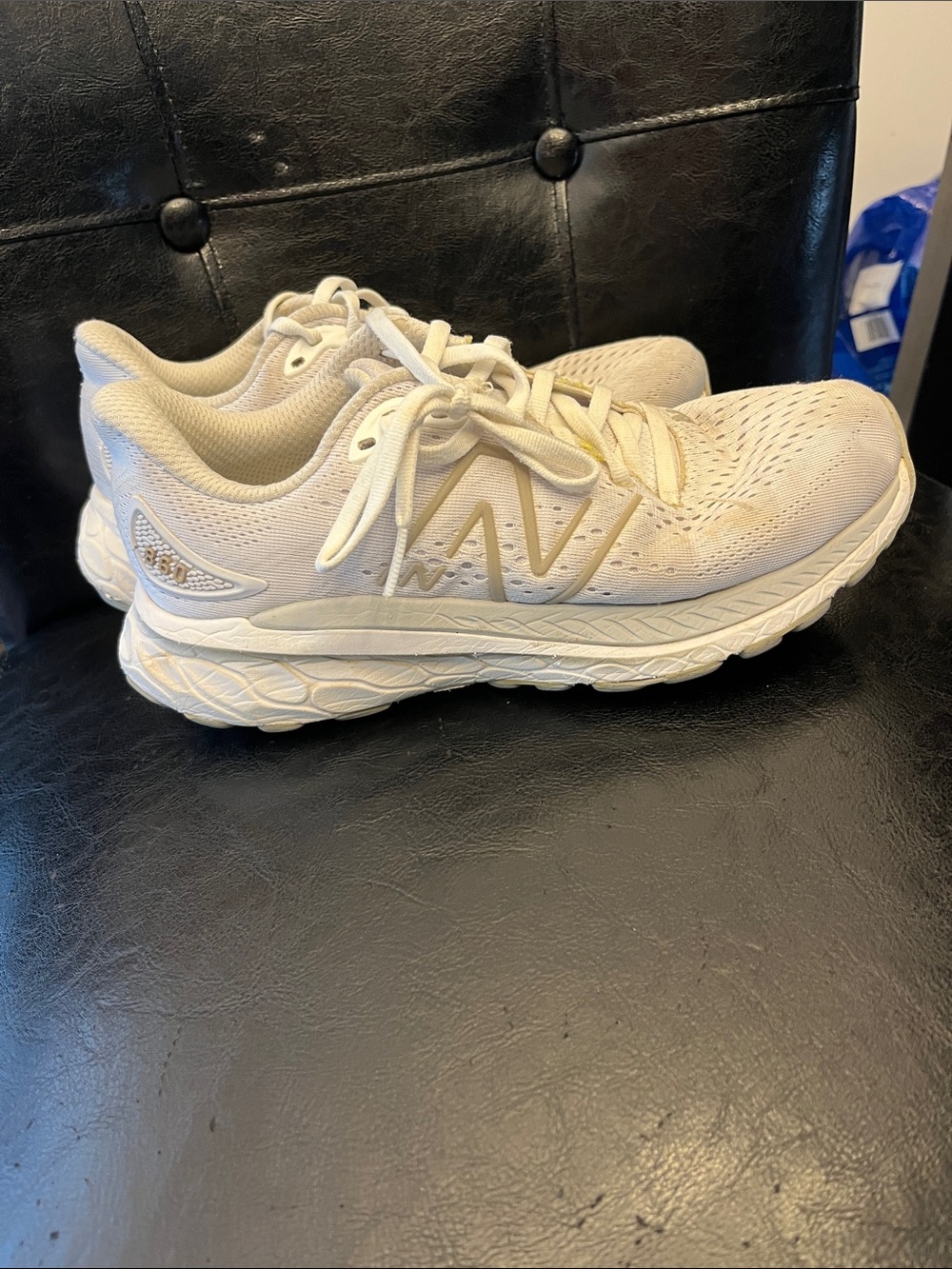 New Balance Women's white 860 Athletic Running Shoes - Picture 3 of 5